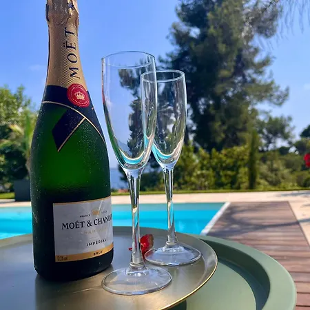 Kalliope - Vue - Piscine - New Villa Hyeres